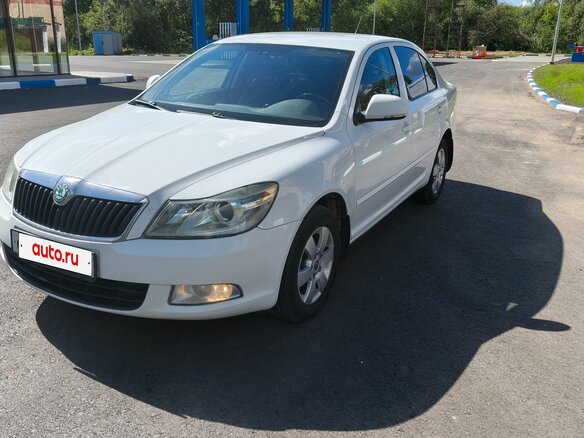 2013 Skoda Octavia II (A5) Рестайлинг, белый - вид 1