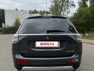 2014 Mitsubishi Outlander III Рестайлинг, серебристый, 1650000 рублей, вид 4