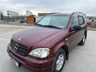 1998 Mercedes-Benz M-Класс 320 I (W163), пурпурный, 600000 рублей, вид 1