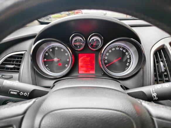 2011 Opel Astra J, чёрный - вид 9