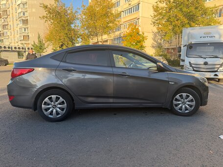 2015 Hyundai Solaris I Рестайлинг, серый, 670000 рублей, вид 4