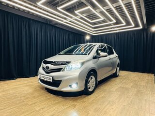 2012 Toyota Vitz III (XP130), серый, 779000 рублей, вид 2