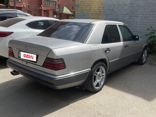1994 Mercedes-Benz E-Класс 220 I (W124), серебристый, 630000 рублей, вид 3
