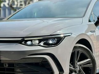 2023 Volkswagen Golf VIII, серый, 1730000 рублей, вид 2