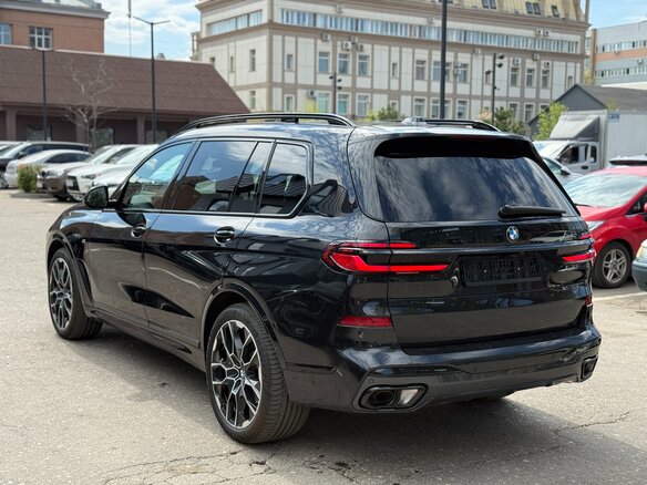 2025 BMW X7 40d I (G07) Рестайлинг, чёрный, 12290000 рублей - вид 5