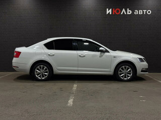 2020 Skoda Octavia III (A7) Рестайлинг, белый, 1300000 рублей, вид 4