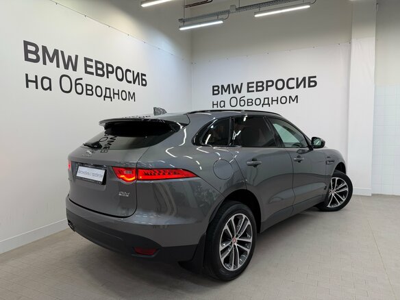 2017 Jaguar F-Pace I, серый, 2390000 рублей - вид 1