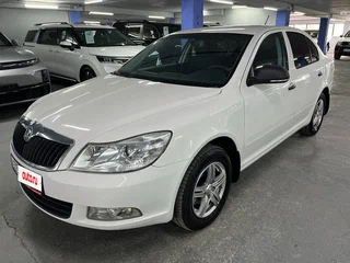 2011 Skoda Octavia II (A5) Рестайлинг, белый, 729000 рублей, вид 1