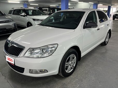 2011 Skoda Octavia II (A5) Рестайлинг, белый, 729000 рублей, вид 1