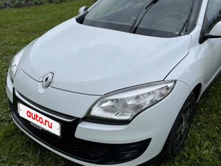 2013 Renault Megane III Рестайлинг, белый, 900000 рублей, вид 2