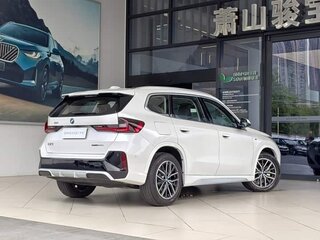 2025 BMW iX1 eDrive 25L, белый, 3585017 рублей, вид 3
