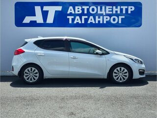 2017 Kia Ceed II Рестайлинг, белый, 1440000 рублей, вид 4