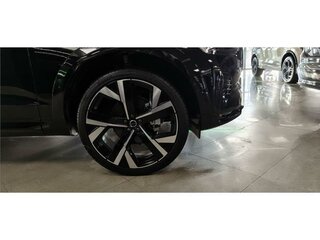 2025 Volvo XC60 II Рестайлинг 2, чёрный, 8300000 рублей, вид 2