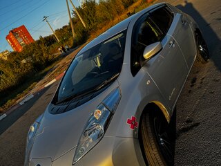 2016 Nissan Leaf (EM57) I (ZE0/AZE0), серый, 850000 рублей, вид 1
