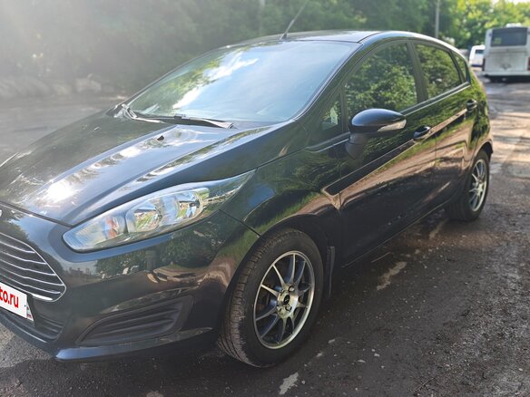 2016 Ford Fiesta Mk6 Рестайлинг, чёрный, 619000 рублей - вид 1