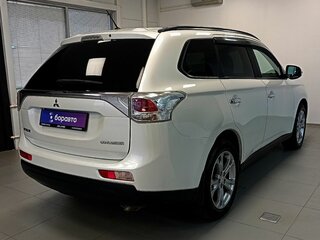 2013 Mitsubishi Outlander III, белый, 1150000 рублей, вид 4