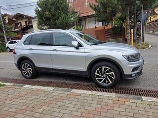 2018 Volkswagen Tiguan II, серебристый, 2400000 рублей, вид 5