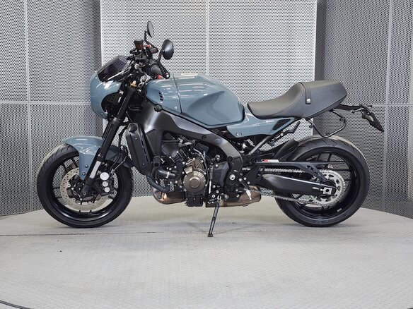 2024 Yamaha XSR900, серый, 1195000 рублей - вид 4