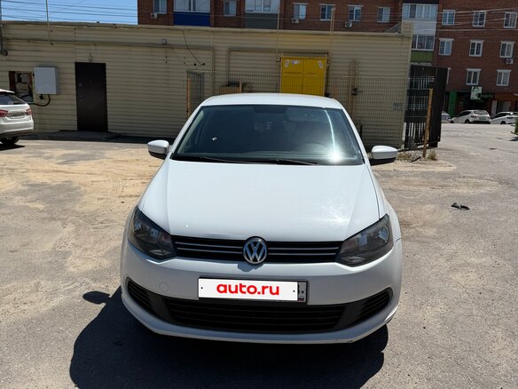2014 Volkswagen Polo V, белый, 690000 рублей - вид 2
