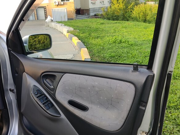 1999 Toyota Vitz I (P10), серебристый - вид 16