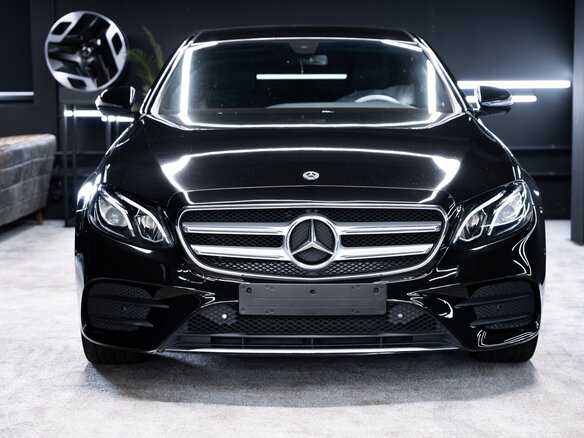 2019 Mercedes-Benz E-Класс 200 V (W213, S213, C238), чёрный, 3050000 рублей - вид 1