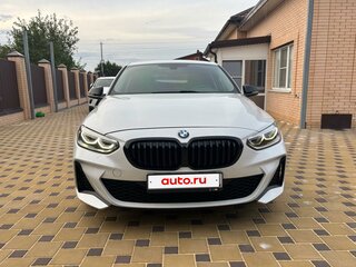 2022 BMW 1 серии 120i III (F52) Рестайлинг, белый, 2900000 рублей, вид 3