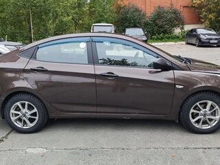 2016 Hyundai Solaris I Рестайлинг, коричневый, 850000 рублей, вид 3