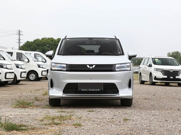 2026 Wuling Starlight 730, серебристый, 2430000 рублей