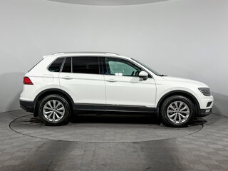 2017 Volkswagen Tiguan II, белый, 1480000 рублей, вид 4