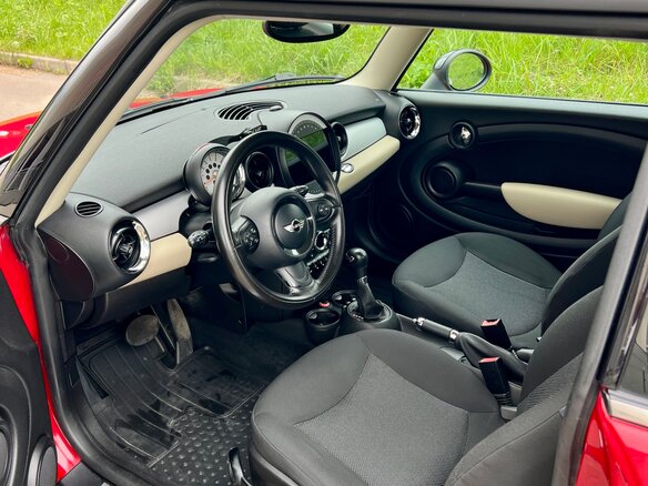 2011 Mini Hatch Cooper II (R56) Рестайлинг, красный - вид 6