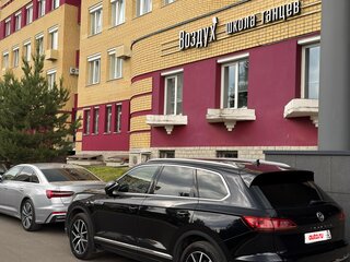 2018 Volkswagen Touareg III, чёрный, 5000000 рублей, вид 3