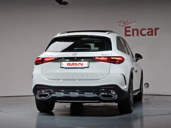 2025 Mercedes-Benz GLC 300 II (X254), белый - вид 2