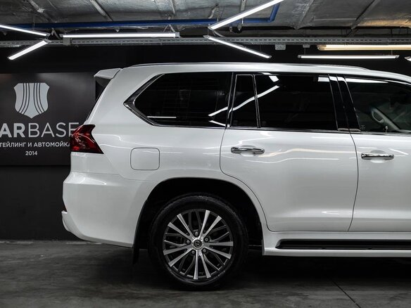 2016 Lexus LX 570 III Рестайлинг 2, белый, 7850000 рублей - вид 10