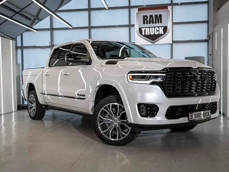 2026 Ram 1500 Crew Cab V Рестайлинг, белый, 11250837 рублей, вид 1