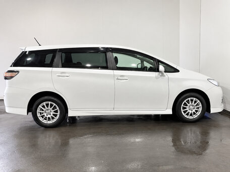 2017 Toyota Wish II Рестайлинг, белый, 1190000 рублей, вид 4