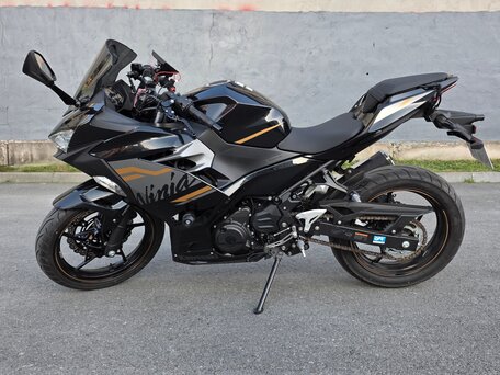 2020 Kawasaki Ninja 250R, чёрный, 340000 рублей, вид 1