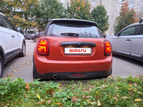 2021 Mini Hatch Cooper III (F55/F56) Рестайлинг, оранжевый, 2250000 рублей - вид 4