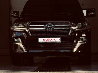 2020 Toyota Land Cruiser 200 Series Рестайлинг 2, чёрный, 7800000 рублей, вид 2