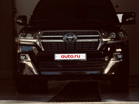 2020 Toyota Land Cruiser 200 Series Рестайлинг 2, чёрный, 7800000 рублей, вид 2
