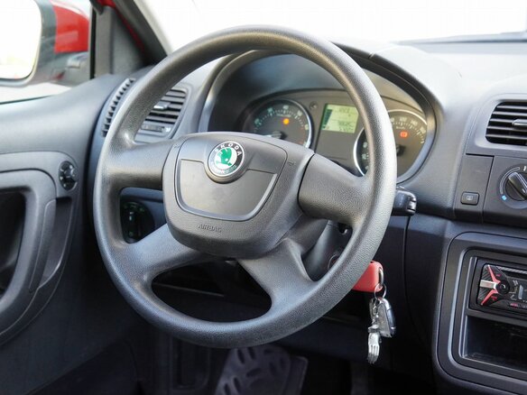 2011 Skoda Fabia II Рестайлинг, красный, 350000 рублей - вид 17