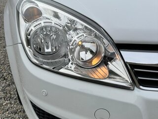 2012 Opel Astra H Рестайлинг, белый, 700000 рублей, вид 4