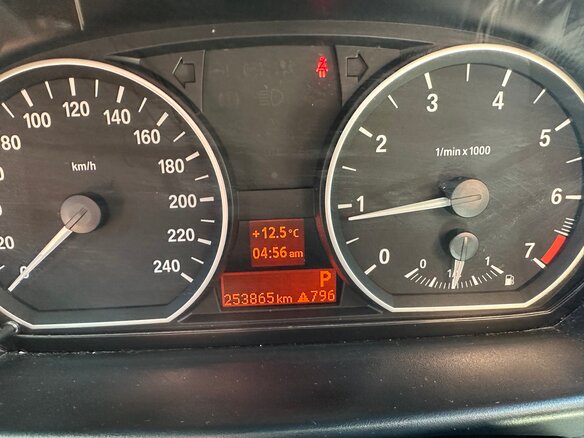2008 BMW 1 серии 116i I (E81/E82/E87/E88) Рестайлинг, красный, 570000 рублей - вид 12