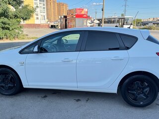 2014 Opel Astra J Рестайлинг, белый, 880000 рублей, вид 4