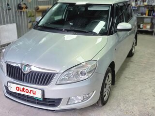 2012 Skoda Fabia II Рестайлинг, серебристый, 990000 рублей, вид 1