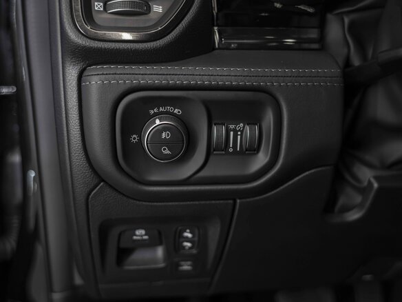 2026 Ram 1500 Crew Cab eTorque V Рестайлинг, чёрный, 12090317 рублей - вид 13