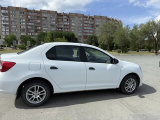 2017 Renault Logan II, белый, 900000 рублей, вид 4