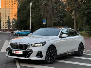 2023 BMW 5 серии 530i xDrive VIII (G60/G61/G68), белый, 7290000 рублей, вид 1