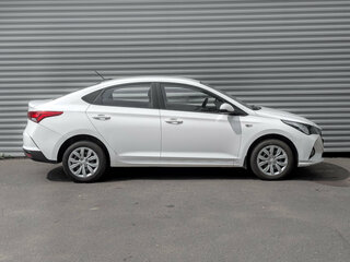 2022 Hyundai Solaris II Рестайлинг, белый, 1595000 рублей, вид 3