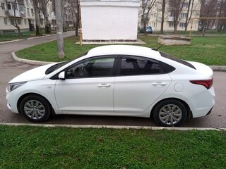 2018 Hyundai Solaris II, белый, 699991 рублей, вид 4