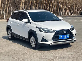 2022 Toyota Yaris IV, белый, 1195000 рублей, вид 3